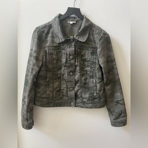 LOFT cropped trucker jacket, green camo, size medium